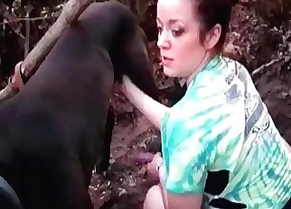Amateur person is left alone with a really nasty doggo